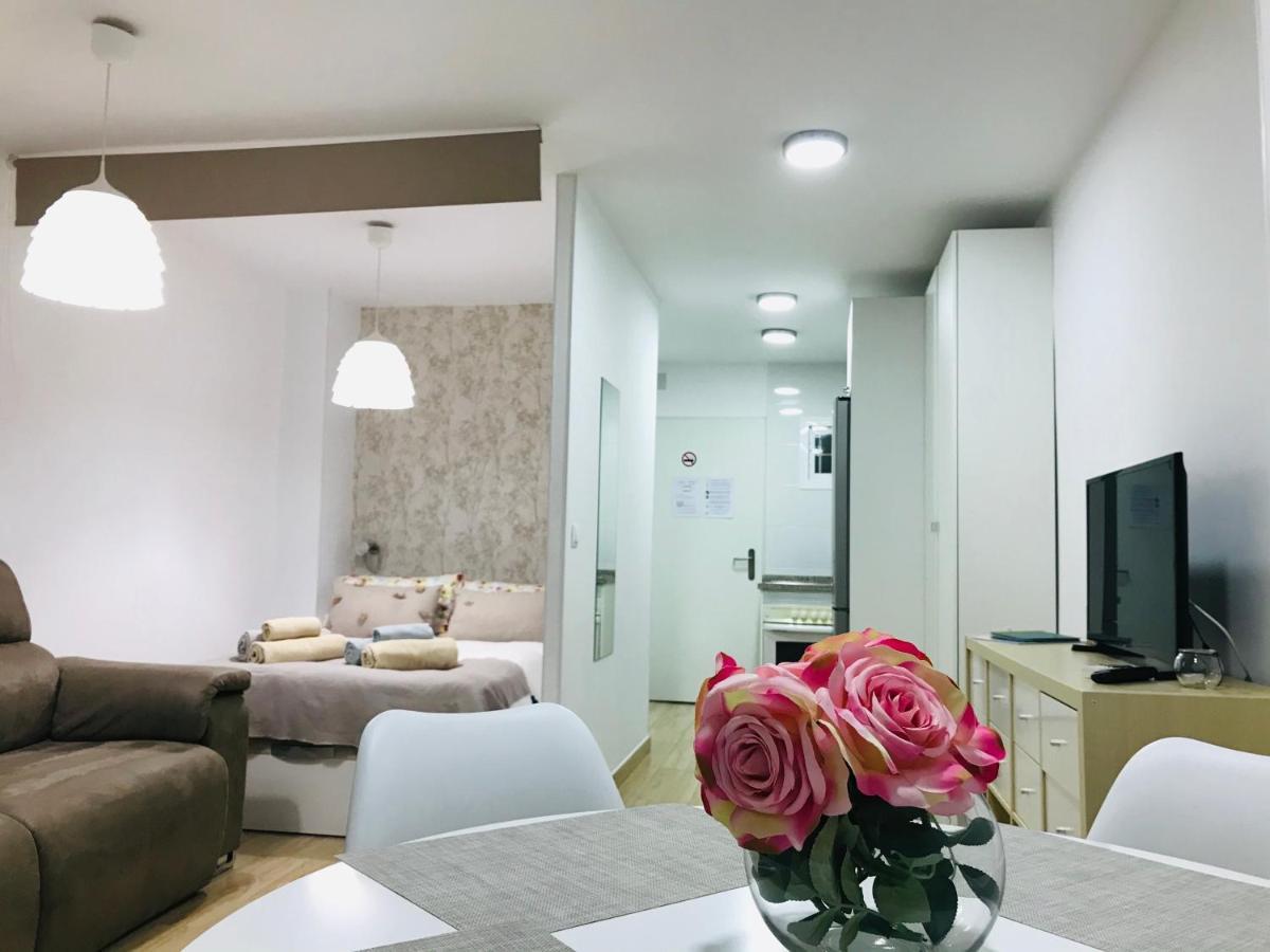 Apartamento Edificio Agata Apartment เบนัลมาเดนา ภายนอก รูปภาพ